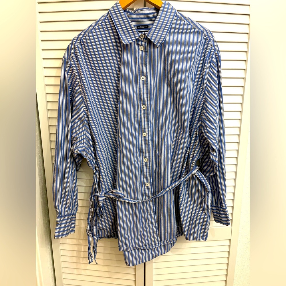 Gap Big Shirt Women’s size XL. Blue Striped and 100% cotton. Over sized fit.